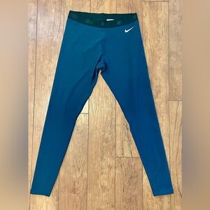 Nike golf dri fit leggings size medium 
Excellent condition blue